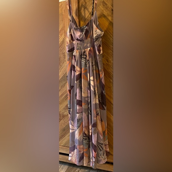 Dress - Picture 4 of 8